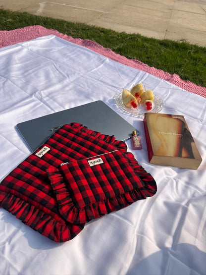 Samay Samay ki baat | Quilted Ruffle Pouch Set