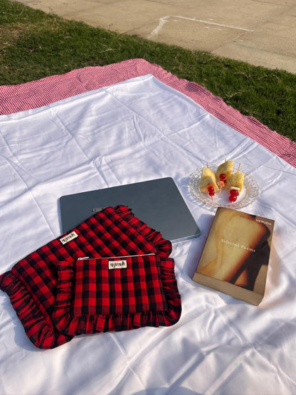 Samay Samay ki baat | Quilted Ruffle Pouch Set