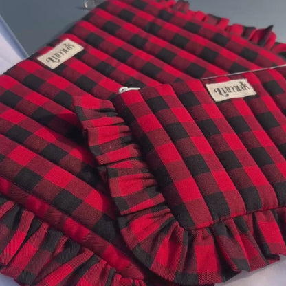 Samay Samay ki baat | Quilted Ruffle Pouch Set