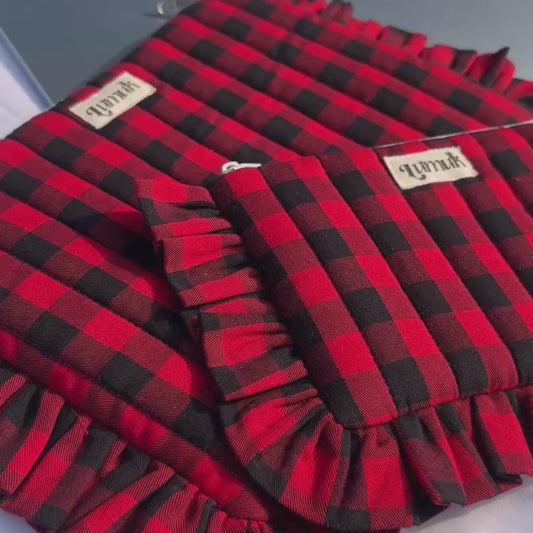 Samay Samay ki baat | Quilted Ruffle Pouch Set